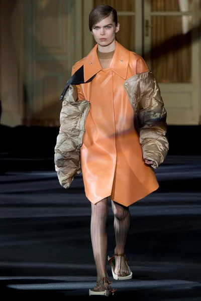 Look 13
